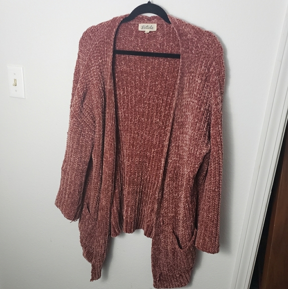 Listicle Sweaters - Chenille cardigan with pockets